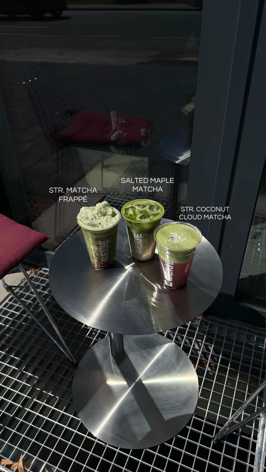 BEIJÉ Summer Matcha Drinks auf einem Tisch vor der Health Bar